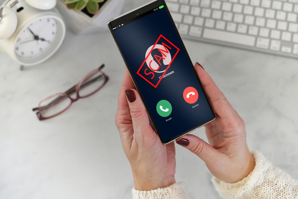 scam alert on a phone in a woman's hands